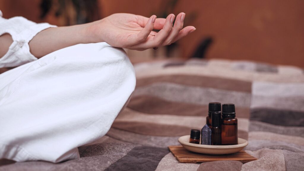 Ароматерапия: ТОП‑5 лучших эфирных масел для медитаций