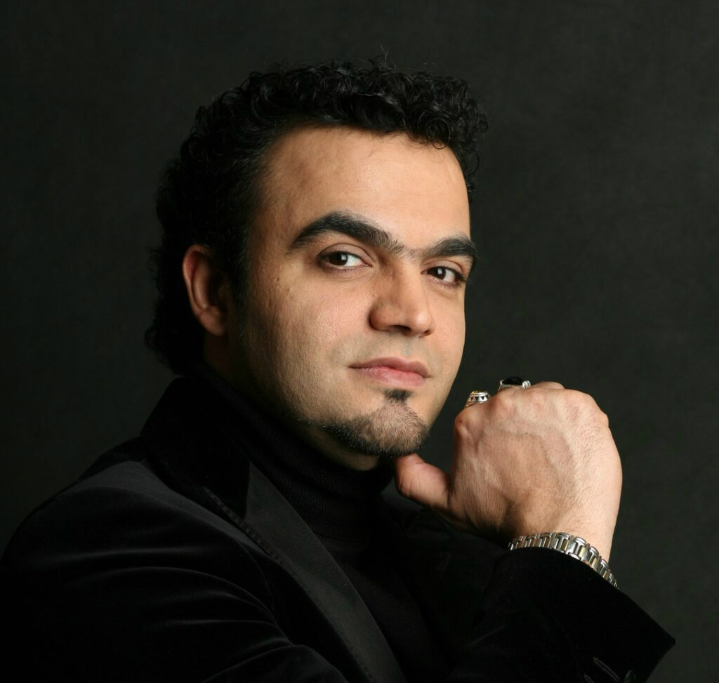 «Ближайшие 12 месяцев нас будет сопровождать Красная Огненная Лошадь. Согласно китайскому гороскопу, этот символ сочетает в себе мощь двух стихий: Огня и Дерева. Огонь ассоциируется с лидерством, амбициями и страстным стремлением к победе. А Дерево олицетворяет рост, творческую энергию и жизненную силу. Поэтому для многих из нас грядущий год будет полон крутых поворотов и удивительных событий» — Мехди Эбрагими Вафа/ экстрасенс, ясновидящий, победитель 3-го сезона «Битвы экстрасенсов»