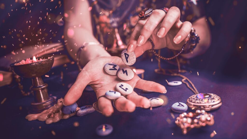 Иллюстрация к статье: Узоры судьбы: практики гадания по рунам от древности до наших&nbsp;дней