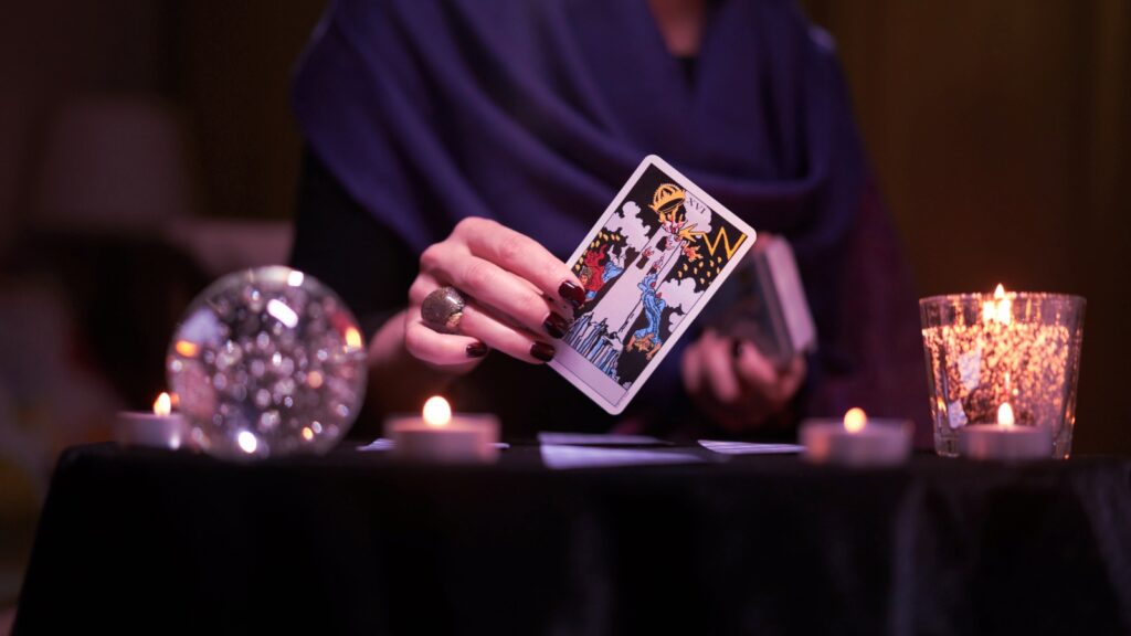 Учёные РАН выяснили, почему россияне интересуются гороскопами и&nbsp;гадают на&nbsp;Таро