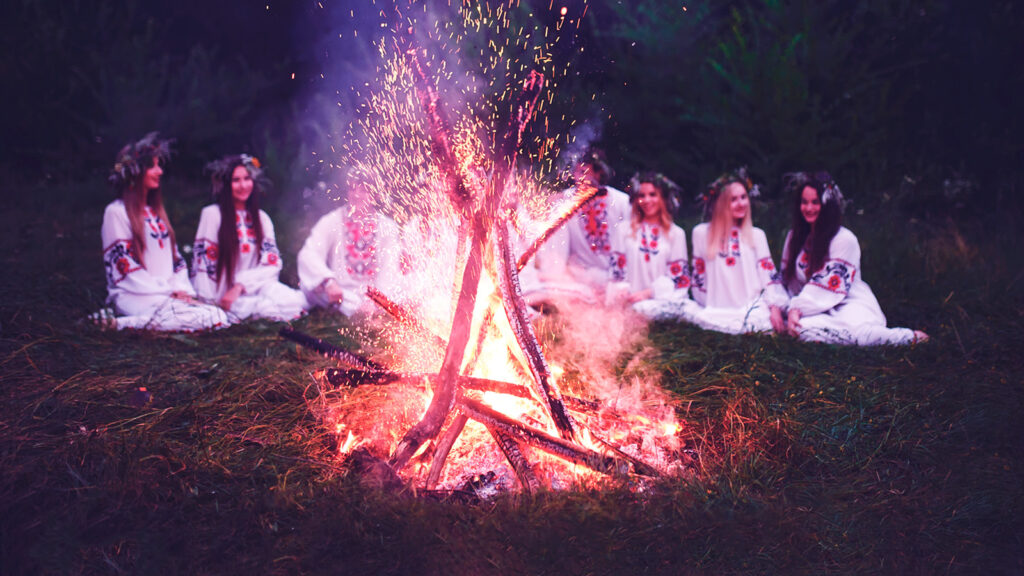 Иллюстрация к статье: Гадания в&nbsp;день солнцестояния: как девушки на Руси читали судьбу по огню и&nbsp;воску