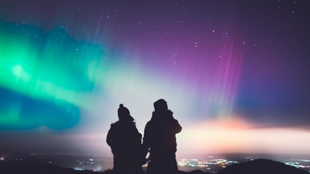 Иллюстрация к статье: Зачатие под северным сиянием: психолог Олешкевич прокомментировала главный китайский тренд этой&nbsp;зимы