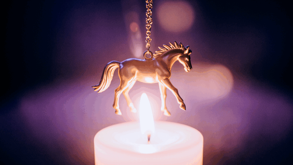 Талисманы на Новый год — 2026: три простых способа призвать удачу